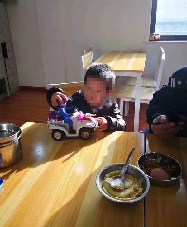 好消息!元宵夜走丢的男孩找到妈妈了!目前已回家~