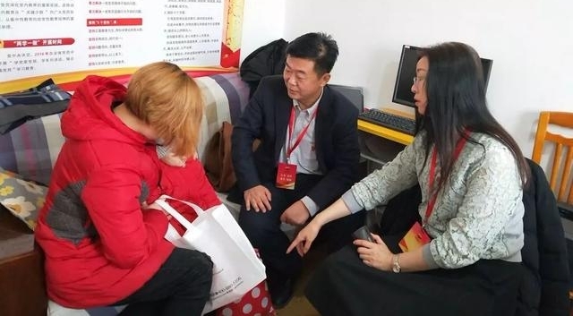 「民族团结一家亲」孩子孩子你别哭 我们帮你找妈妈