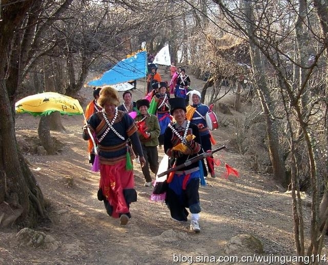 实拍:大凉山美姑彝人超度祖灵活动