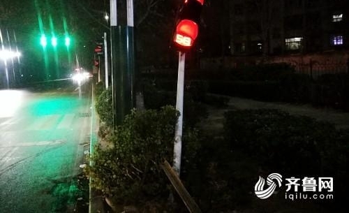 ��������ͬ���� Ϋ���⴦����·�ڽ�ָͨʾ�豸��������