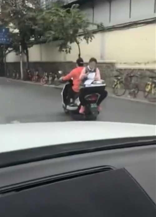 �̹����ϵ�������·��֮�� ��д��ҵ��С���ѡ���Ȧռ�˻���