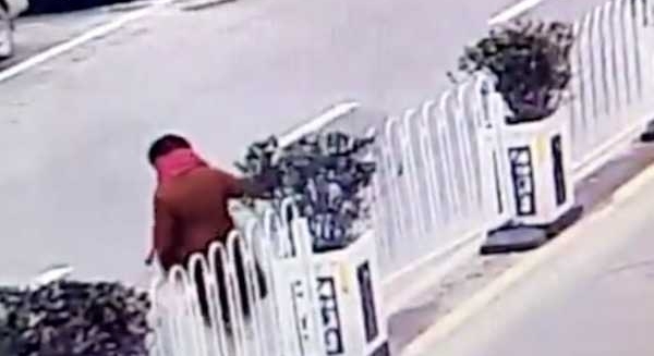 ͼ�ϰ෽�� Ů�ӷ�Խ�����޹���ͽ�ֽ����