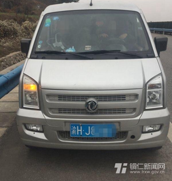 高速公路非紧急情况请别占用应急车道