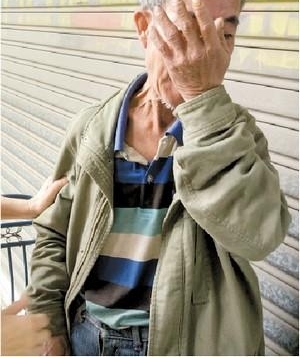 家藏垃圾山 40人帮手搬