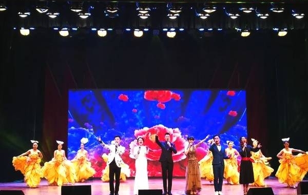 “春暖花开新时代”,番禺这场演出真是精彩绝伦!快快跟小番来看一看!