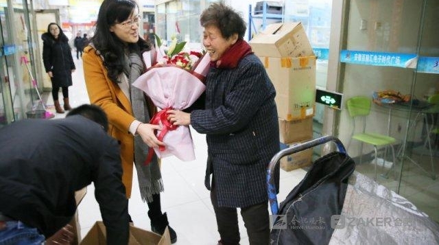 三八妇女节,鲜花送给中国好人
