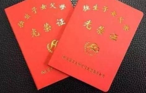 ũ�������и�֤����������Ϊû�ã��ⲻ֪����60�꣬ÿ�궼��Ǯ��