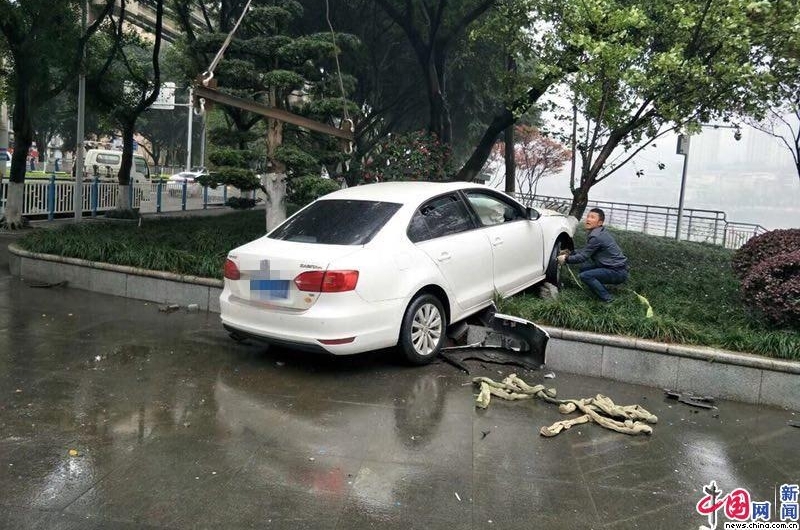 �������н�Ѳ��֧��:＂���ŵ�ɲ��＂ ���¹ʰ�����20�� 90%ΪŮ��ʻԱ