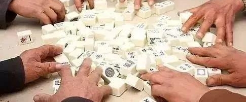 湖北警方又抓了17人,你打麻将还敢这样玩吗?麻友必看!