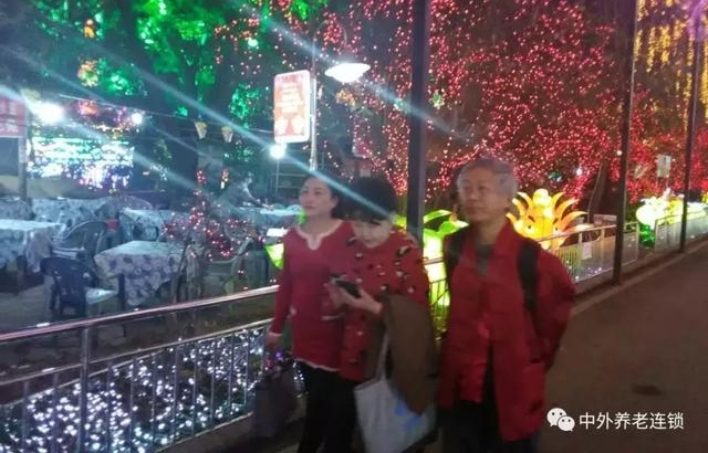 �ɶ������̻��Թ��ʹ��۵��У���ʳ����������