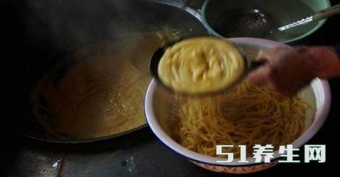 实拍:农村风欠烧大锅煮饭,有人没见过!