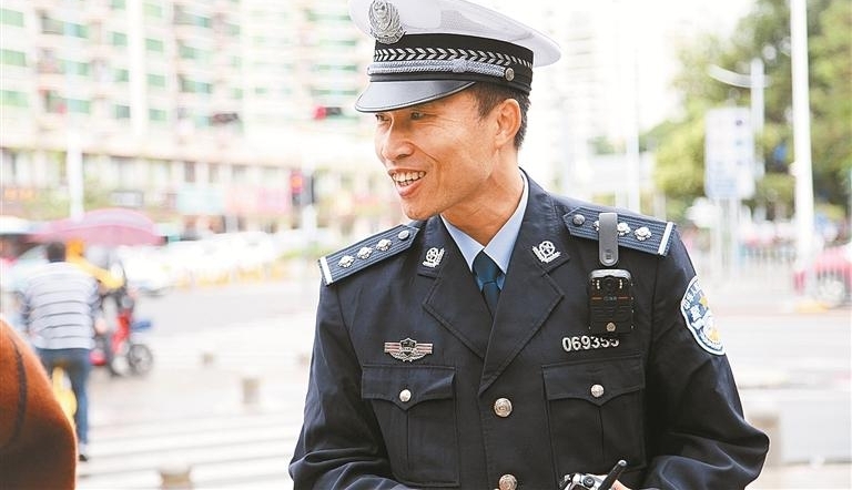 陆雄飞:从军入警 初心不变