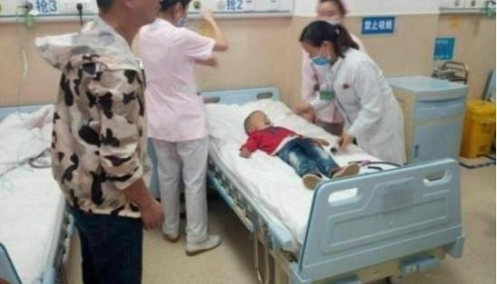 刚开学没几天,宝宝就在幼儿园死去,得知真相后妈妈自责不已!
