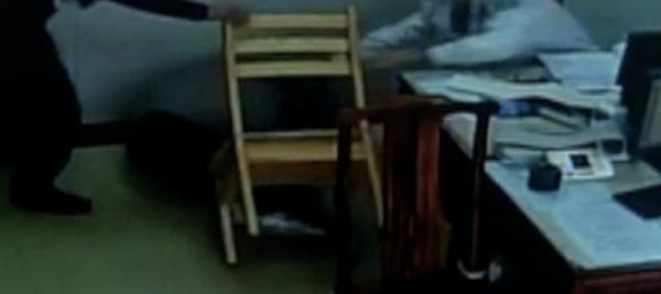 男子就医突然心梗倒地 医护人员上演生死大营救