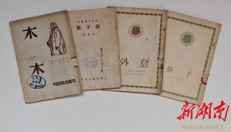 我和彭燕郊丨每周六,我们在南门口像地下党一样交换书籍