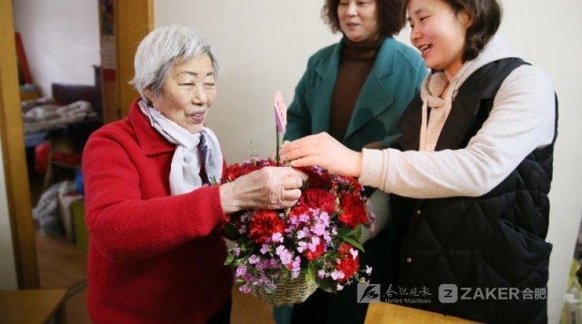 三八妇女节,鲜花送给中国好人