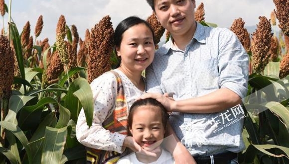 ���˸�Ů�ڣ���ǿ��ɩ�յ������������