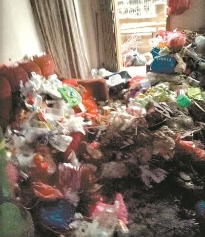 家藏垃圾山 40人帮手搬