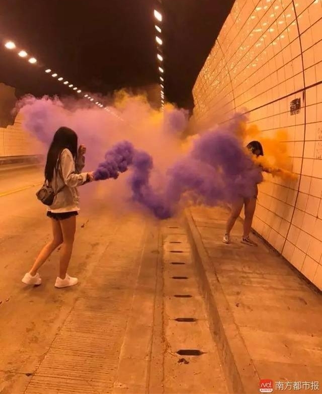 �㶫5��3Ů���������Ħ�г����Ų��̵���ץ