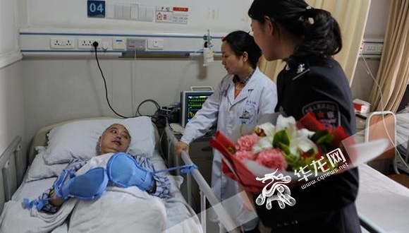 ���˸�Ů�ڣ���ǿ��ɩ�յ������������