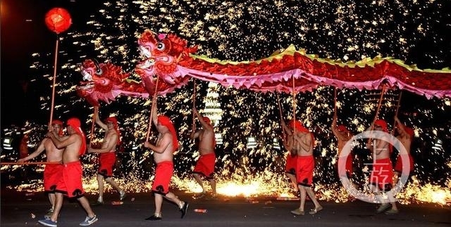 上游影像·摄影家郭洪 | 铜梁火龙闹元宵