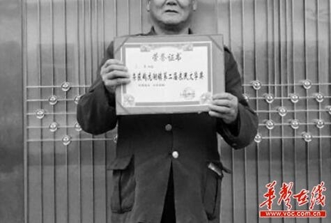 作家6年出资百万办农民文学奖 多名农民成网红