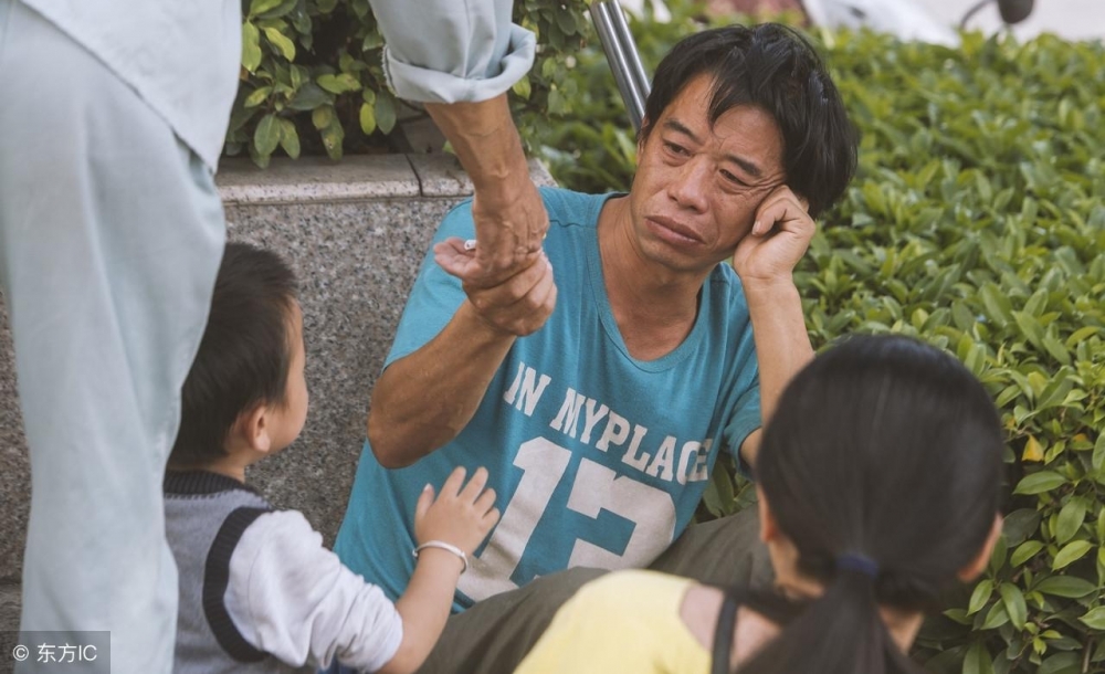 命运的残酷抵不过人间温情,携子流浪的李少刚受到广泛帮助!