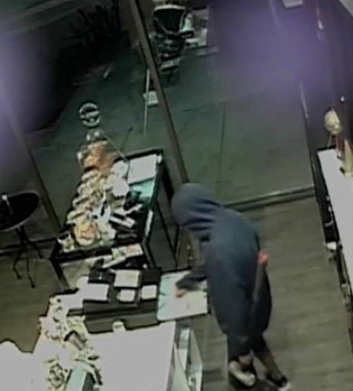 小偷拉开收银机 被店员留下的字条气哭