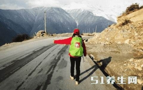 镜头下:川藏线上“穷游女”的真实生活