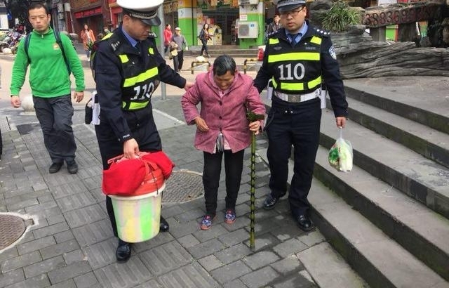 110�촦���񾯼�ʱ����һ��·����