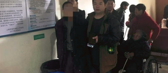 男子专窃医院看病老人救命钱:测血压脱外套最好偷!