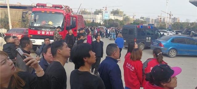 ȫ����ʢ��װ�γ�¥��һŮ������¥���񾯳ɹ�����