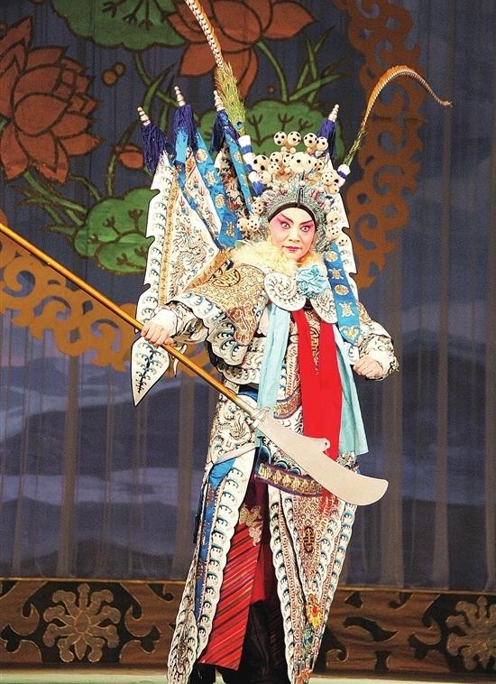 云南戏剧“山茶花奖”评比展演开幕 《锁麟囊》等三台大戏受热捧