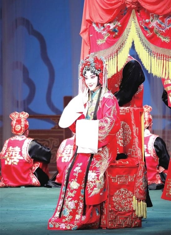 云南戏剧“山茶花奖”评比展演开幕 《锁麟囊》等三台大戏受热捧