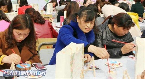 �Ĵ��Ļ�����ѧԺ300��ʦ�� �������조���ˡ�