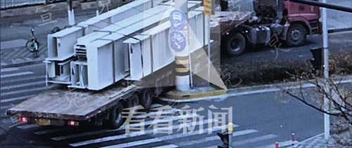 ƽ�峵ת�俨ס·�ڵ��� �泵��ԱΪ�ϳ�˯����