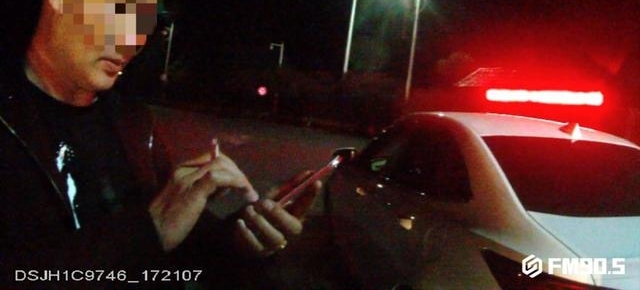 ����������֤��ʻ��Ůͬѧ�ϸ��������������������飺���Ǯ���ˣ��������߰�