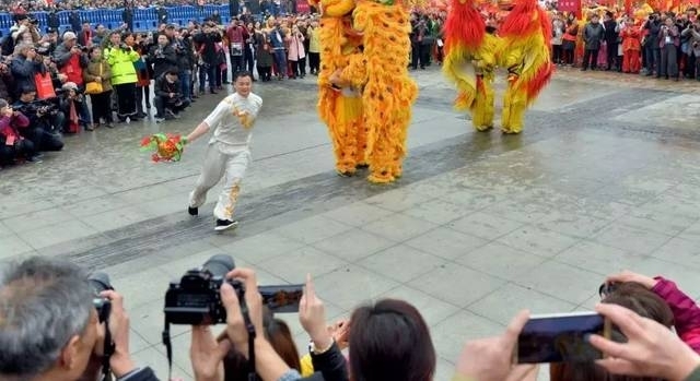 央视《新闻联播》又为武汉打call了!