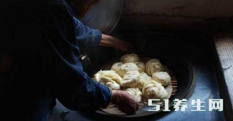 实拍:农村风欠烧大锅煮饭,有人没见过!