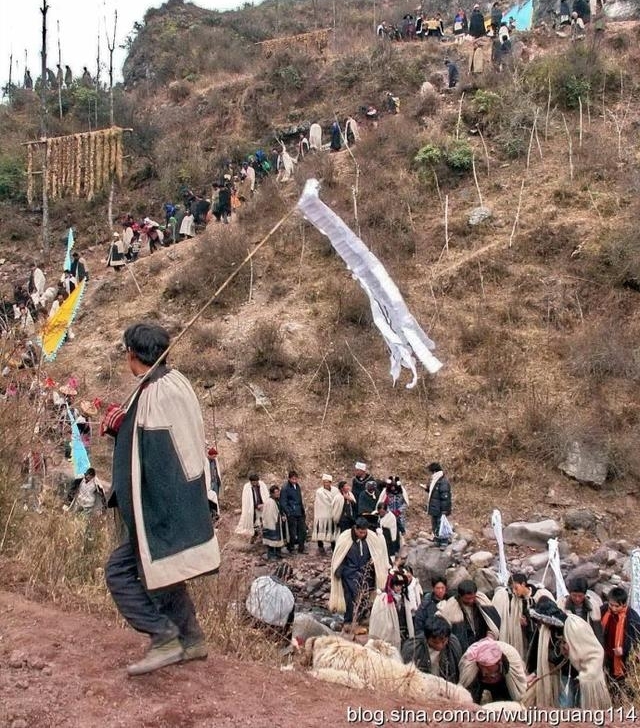 实拍:大凉山美姑彝人超度祖灵活动