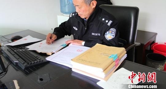 湖北民警撰写10万字自传记录30年“破案史”