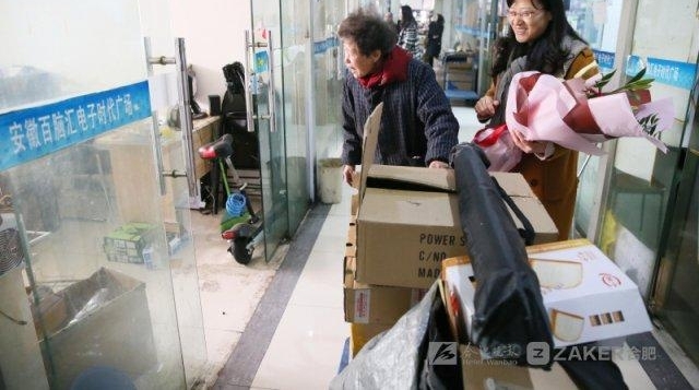 三八妇女节,鲜花送给中国好人