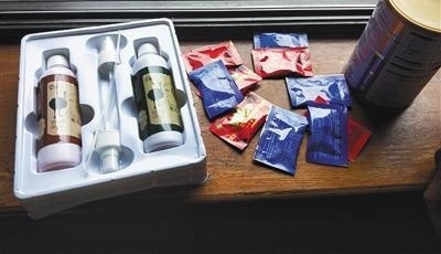 76 �������Եױ���Ʒ����д 5 ���ַ�ƭ�ռǣ�����Ա���º�����