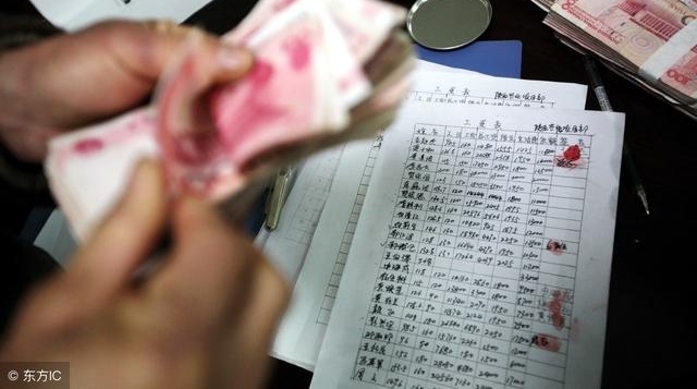 公司新制度:迟到5分钟扣100元!员工纷纷回复,你觉得谁更有理?