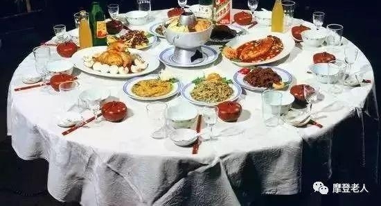 ����Ƭ��ÿһ�Ŷ��������������Ĺ��£�