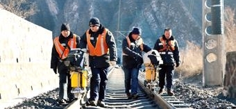 行走在铁路线上的“钢轨医生”——记中国铁路北京局集团有限公司北京西工务段探伤车间一工区一班