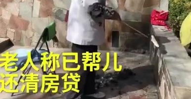 7旬老人街头理发17年只收3元,已帮儿还清房贷,网友:真的牛