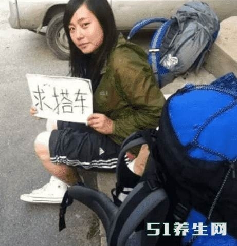 镜头下:川藏线上“穷游女”的真实生活