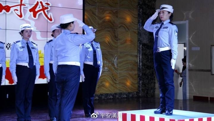 ʫ���У���·�ϵ�ִ��----�׸��괨Ů������