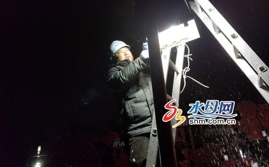 ѧ�׷棬������ů��̨ ���׷澫�����ɢ��������